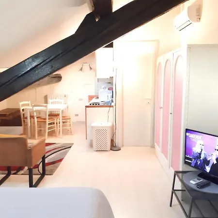 Mansarda Porta Venezia Apartment *